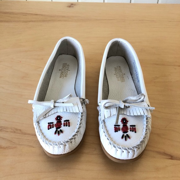 Minnetonka Shoes - Minnetonka Moccasins • Beaded Thunderbird 2
